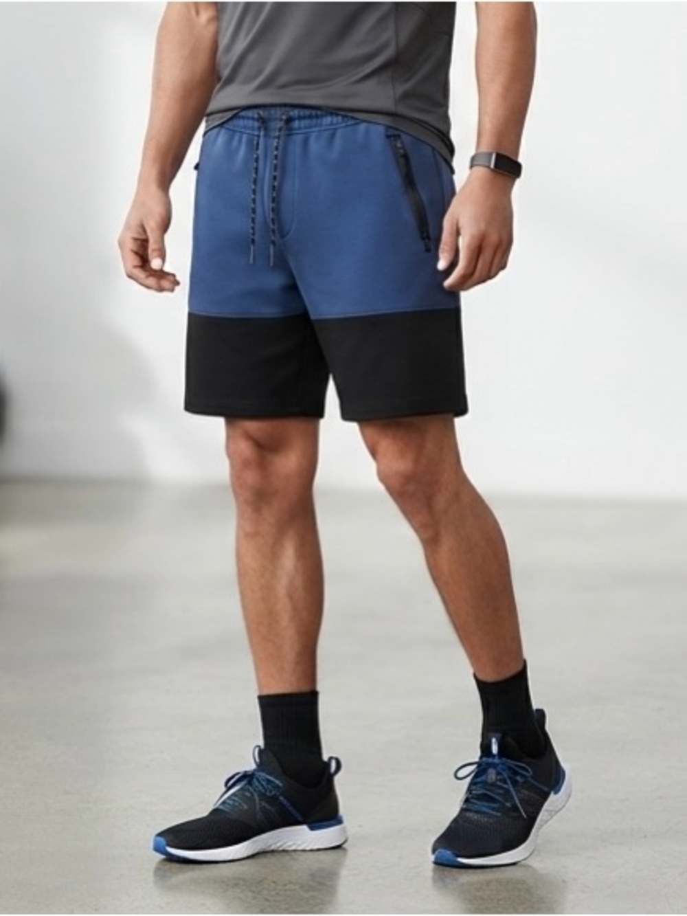 American Eagle Outfitters • Men’s Blue and Black Colorblock Athletic Shorts